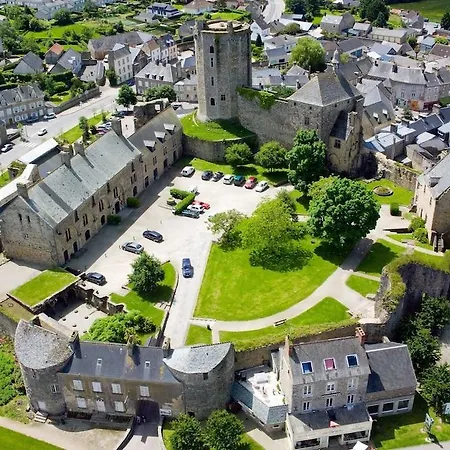 Hotel L'hostellerie Du Château De 3*