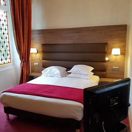 Hotel L'hostellerie Du Château De 3*