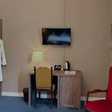 L'hostellerie Du Château De Hotel