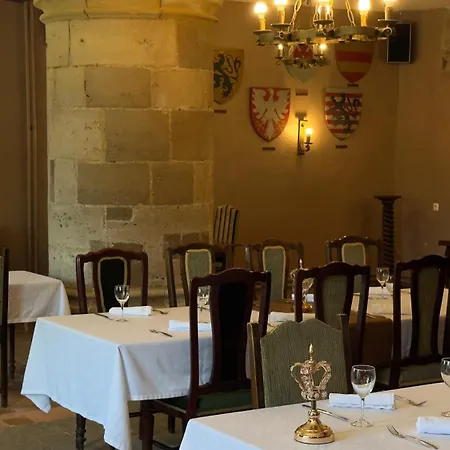 L'hostellerie Du Chateau De 3*