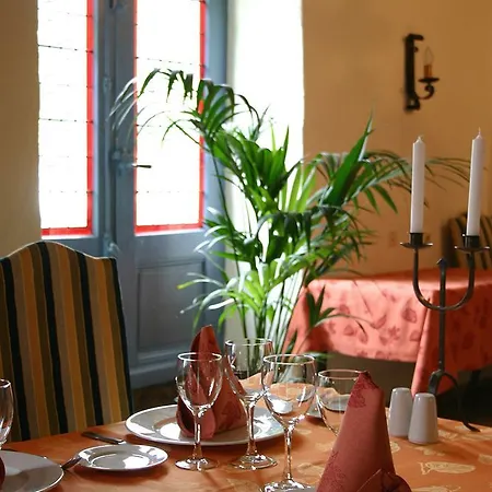 L'hostellerie Du Château De Hotel 3*