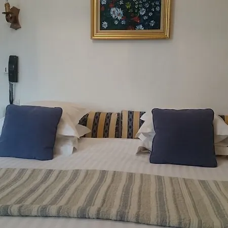 Hotel L'hostellerie Du Chateau De 3*