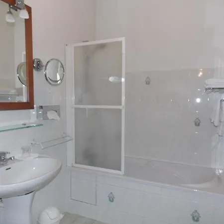 L'hostellerie Du Chateau De Hotel Bricquebec