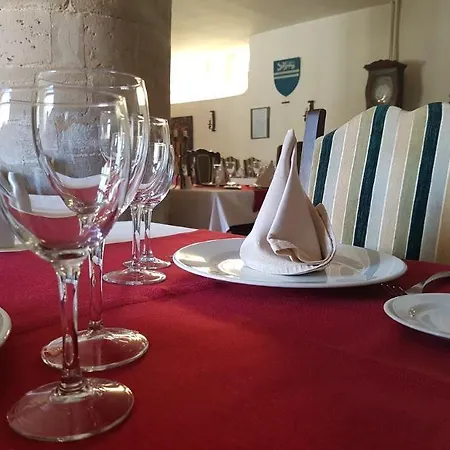 L'hostellerie Du Chateau De 3*