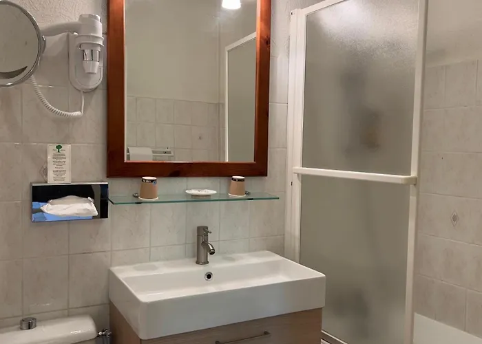 Hotel L'hostellerie Du Château De