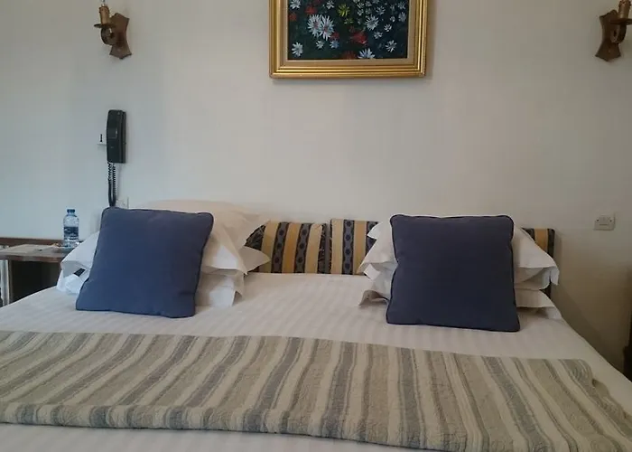 Hotel L'hostellerie Du Château De 3*