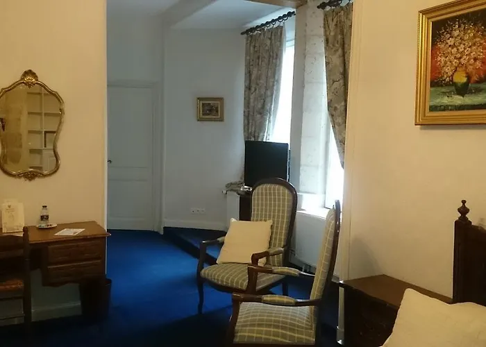 Hotel L'hostellerie Du Château De 3*