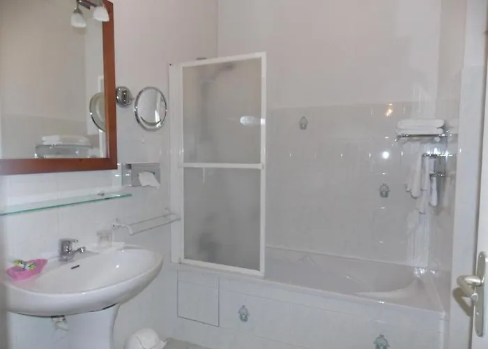 L'hostellerie Du Château De Hotel Bricquebec